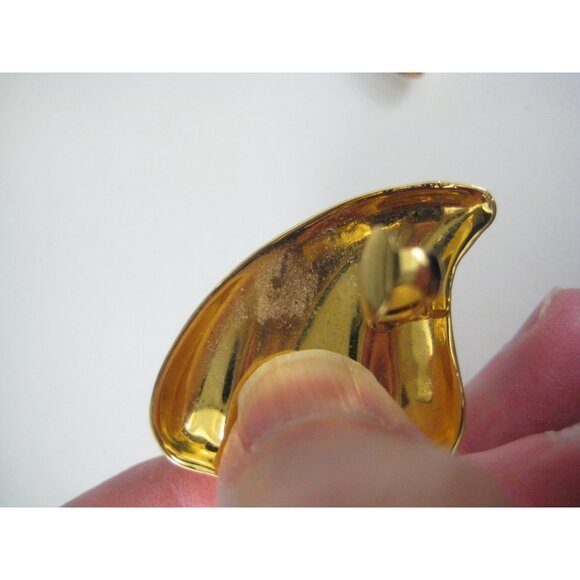 Vintage Avon Breathless Clip on Earrings Textured Mirrored Swirl Gold Tone - Picture 4 of 9